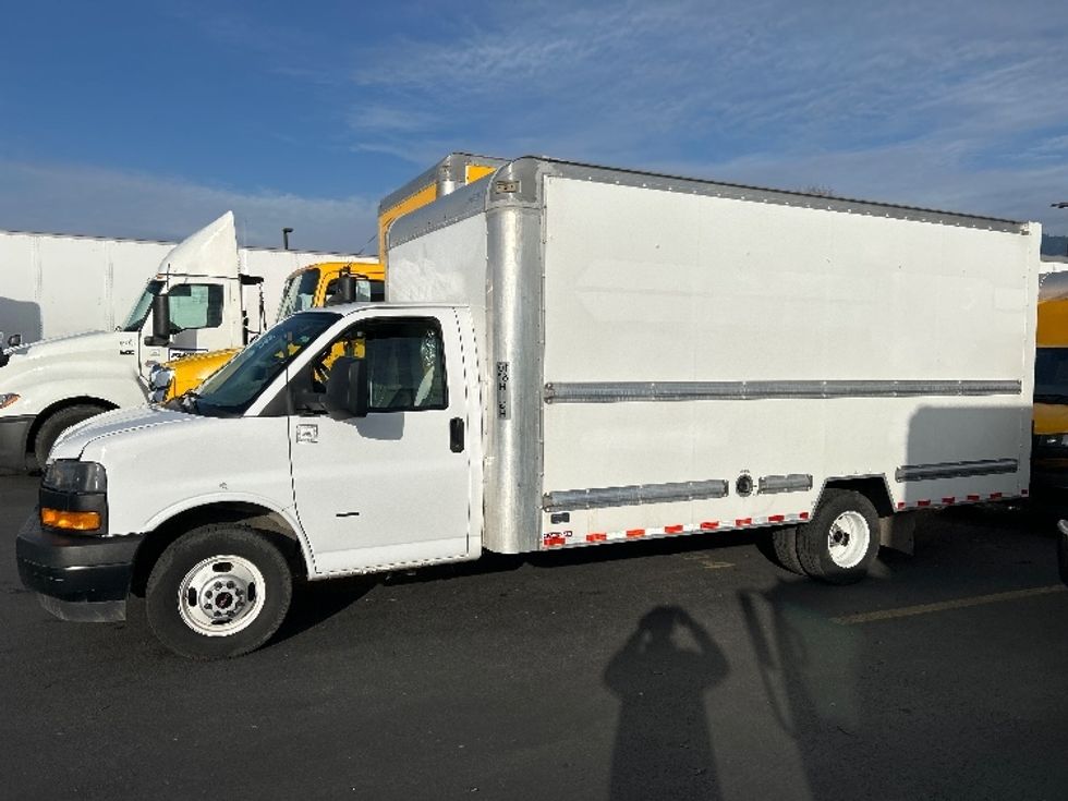 Light Duty Box Truck-Light and Medium Duty Trucks-GMC-2021-Savana G33903-Clackamas-OR-115,676\n\t\tmiles-$ 29,000 - Image 4