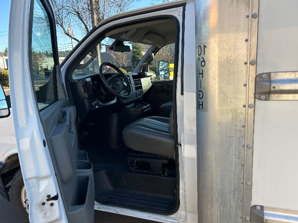 Light Duty Box Truck-Light and Medium Duty Trucks-GMC-2021-Savana G33903-Clackamas-OR-117,953\n\t\tmiles-$ 28,500 - Image 16