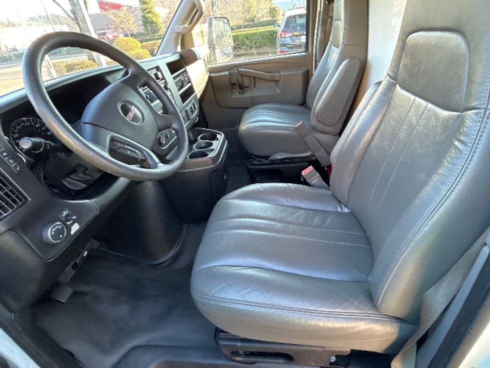 Light Duty Box Truck-Light and Medium Duty Trucks-GMC-2021-Savana G33903-Clackamas-OR-117,953\n\t\tmiles-$ 28,500 - Image 17