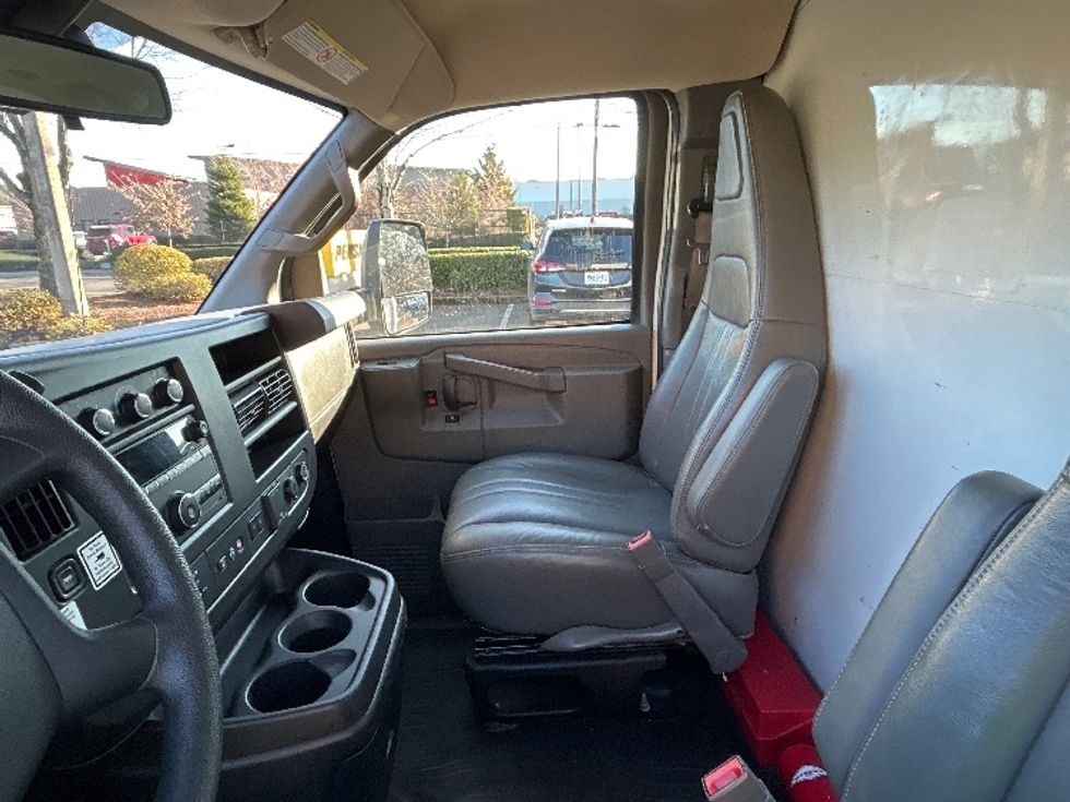 Light Duty Box Truck-Light and Medium Duty Trucks-GMC-2021-Savana G33903-Clackamas-OR-117,953\n\t\tmiles-$ 28,500 - Image 19