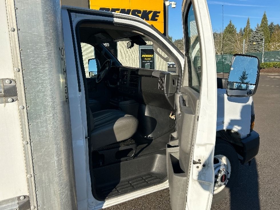 Light Duty Box Truck-Light and Medium Duty Trucks-GMC-2021-Savana G33903-Clackamas-OR-117,953\n\t\tmiles-$ 28,500 - Image 20
