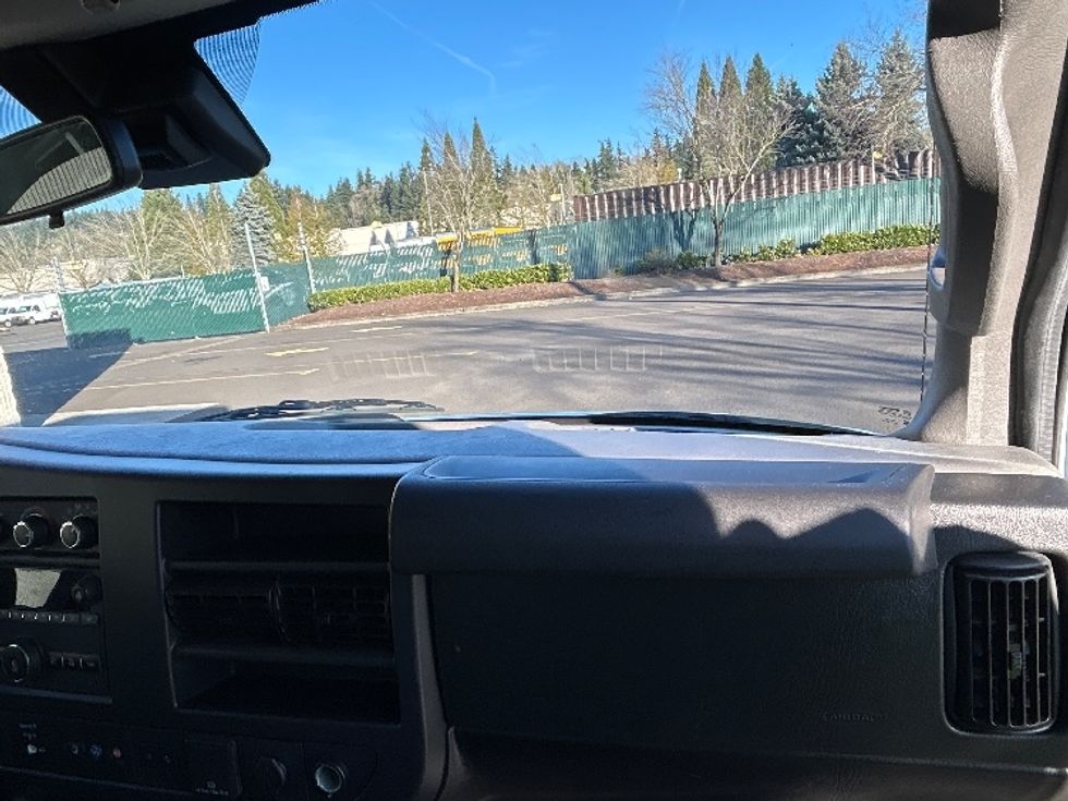 Light Duty Box Truck-Light and Medium Duty Trucks-GMC-2021-Savana G33903-Clackamas-OR-117,953\n\t\tmiles-$ 28,500 - Image 21