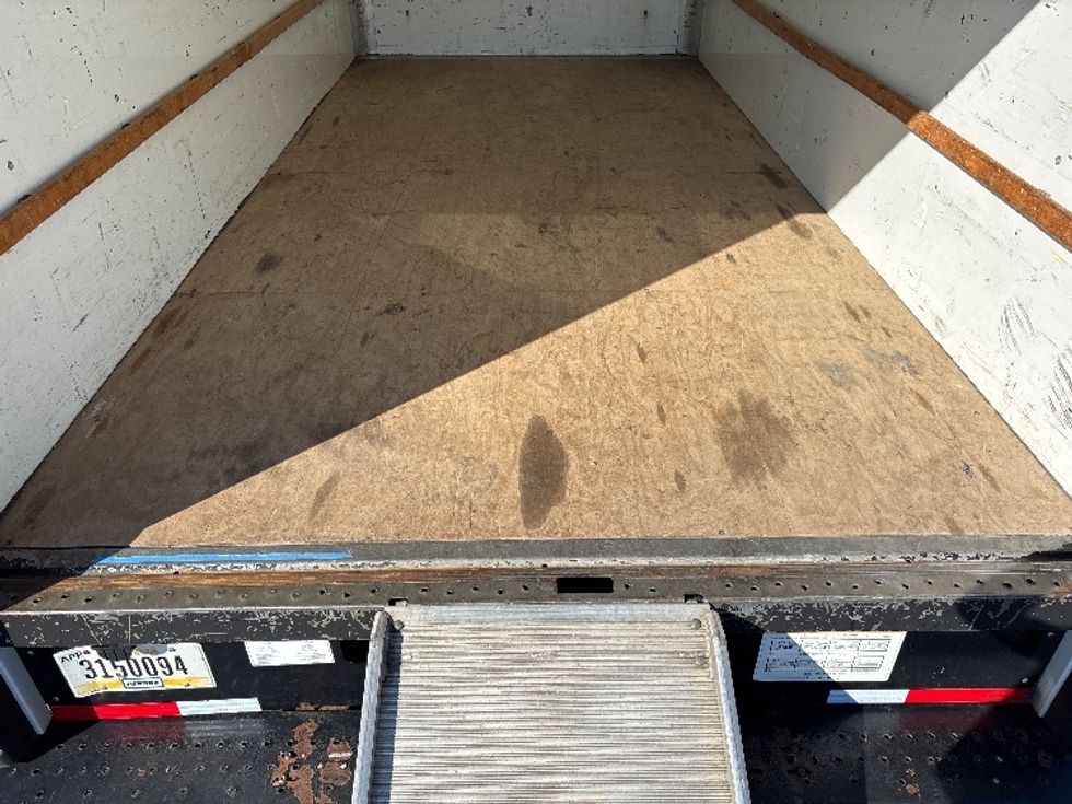 Light Duty Box Truck-Light and Medium Duty Trucks-GMC-2021-Savana G33903-Clackamas-OR-121,824\n\t\tmiles-$ 28,000 - Image 10