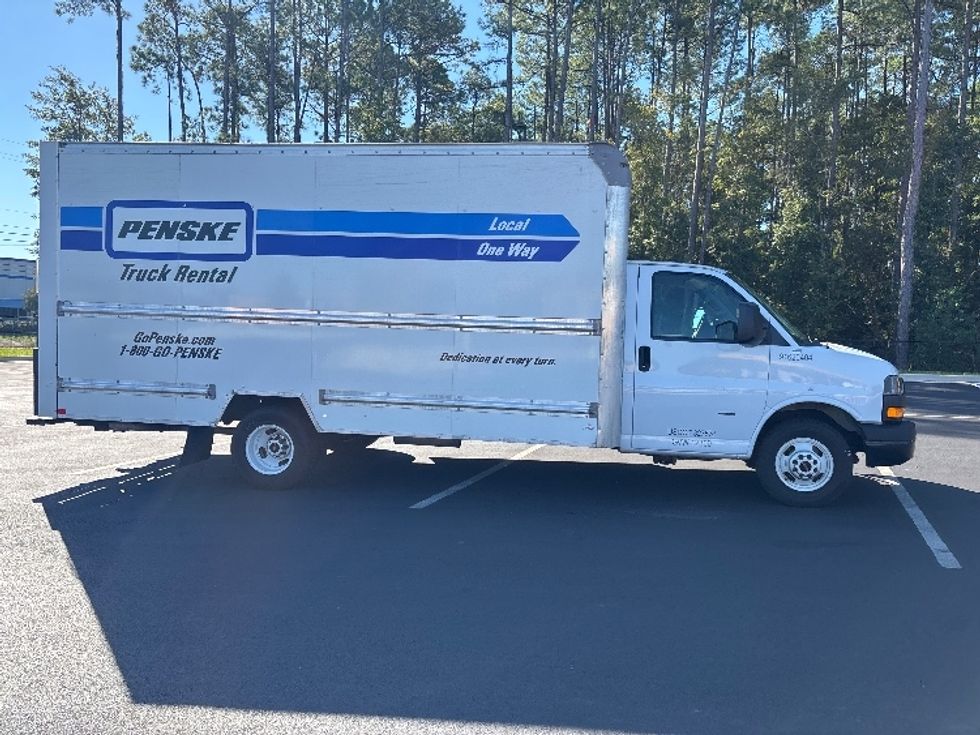 Light Duty Box Truck-Light and Medium Duty Trucks-GMC-2021-Savana G33903-Clackamas-OR-121,824\n\t\tmiles-$ 28,000 - Image 15