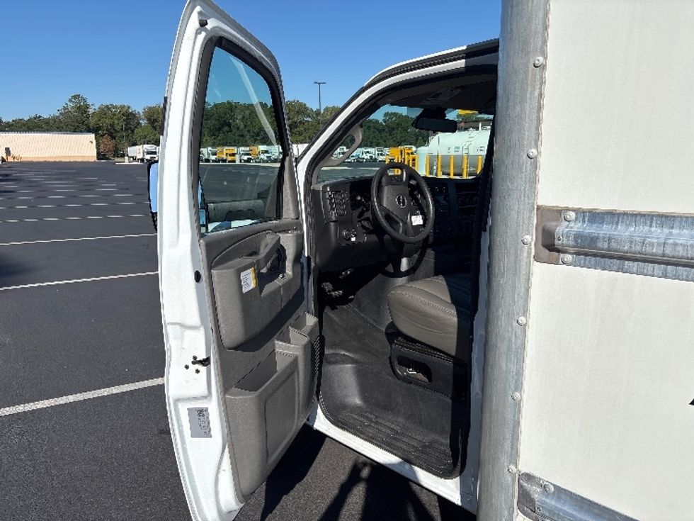 Light Duty Box Truck-Light and Medium Duty Trucks-GMC-2021-Savana G33903-Clackamas-OR-121,824\n\t\tmiles-$ 28,000 - Image 16