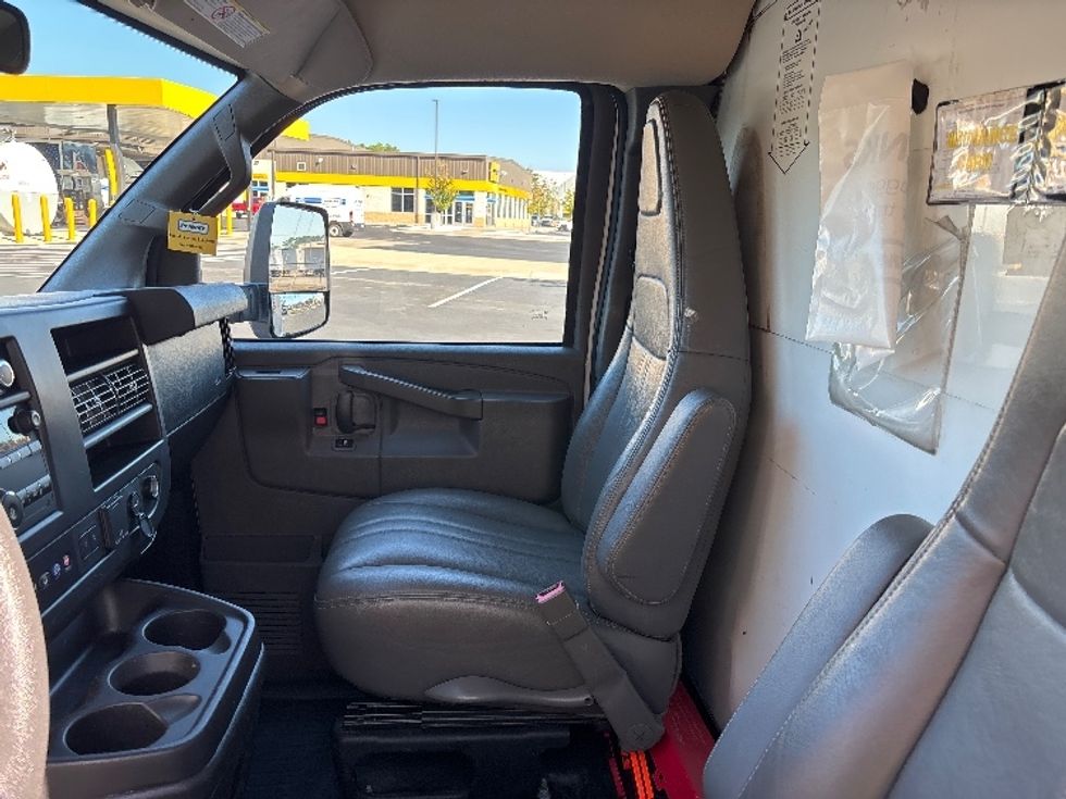 Light Duty Box Truck-Light and Medium Duty Trucks-GMC-2021-Savana G33903-Clackamas-OR-121,824\n\t\tmiles-$ 28,000 - Image 19