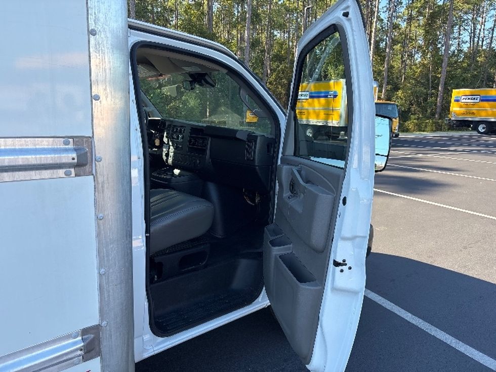 Light Duty Box Truck-Light and Medium Duty Trucks-GMC-2021-Savana G33903-Clackamas-OR-121,824\n\t\tmiles-$ 28,000 - Image 20