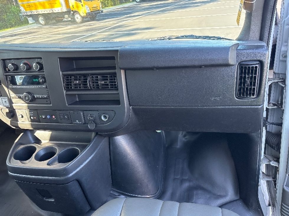 Light Duty Box Truck-Light and Medium Duty Trucks-GMC-2021-Savana G33903-Clackamas-OR-121,824\n\t\tmiles-$ 28,000 - Image 21