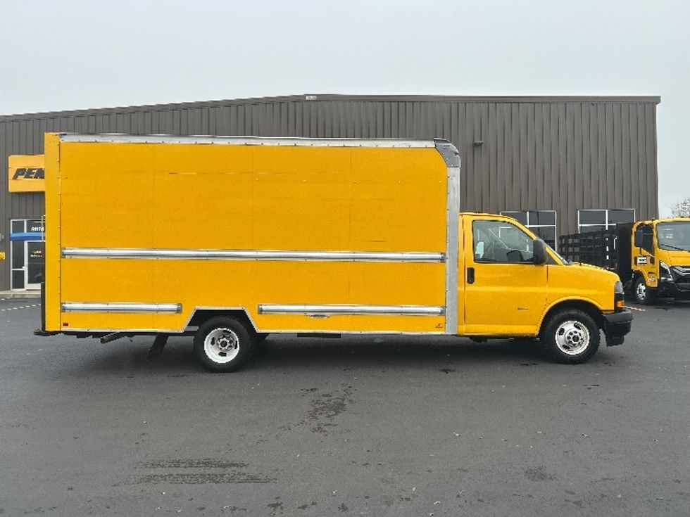 Light Duty Box Truck-Light and Medium Duty Trucks-GMC-2021-Savana G33903-Clackamas-OR-96,118\n\t\tmiles-$ 28,000 - Image 15