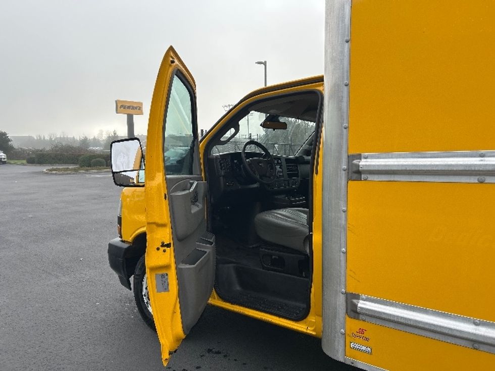 Light Duty Box Truck-Light and Medium Duty Trucks-GMC-2021-Savana G33903-Clackamas-OR-96,118\n\t\tmiles-$ 28,000 - Image 16