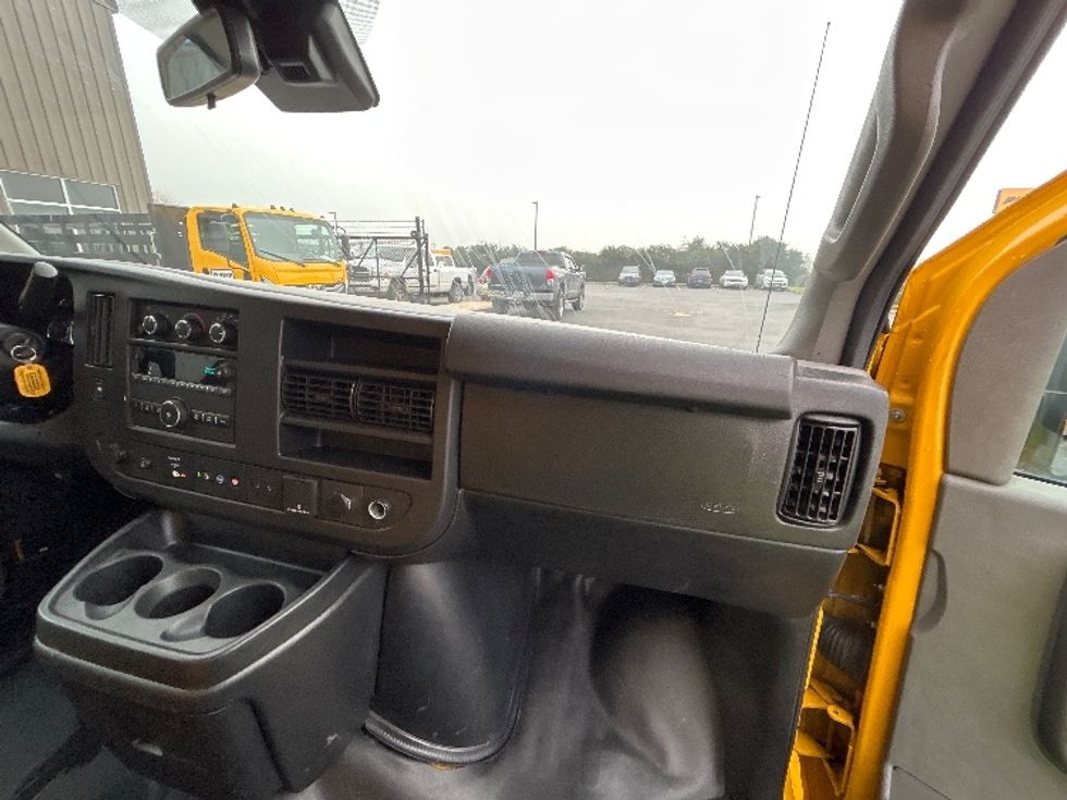 Light Duty Box Truck-Light and Medium Duty Trucks-GMC-2021-Savana G33903-Clackamas-OR-96,118\n\t\tmiles-$ 28,000 - Image 21