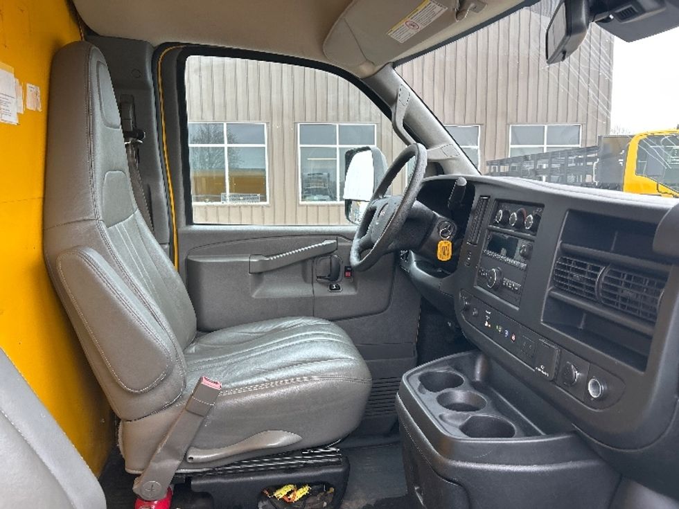 Light Duty Box Truck-Light and Medium Duty Trucks-GMC-2021-Savana G33903-Clackamas-OR-96,118\n\t\tmiles-$ 28,000 - Image 22
