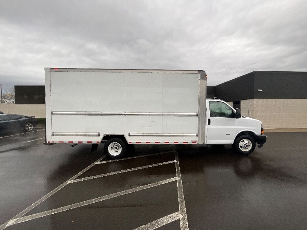 Light Duty Box Truck-Light and Medium Duty Trucks-GMC-2021-Savana G33903-Clackamas-OR-98,454\n\t\tmiles-$ 31,000 - Image 14