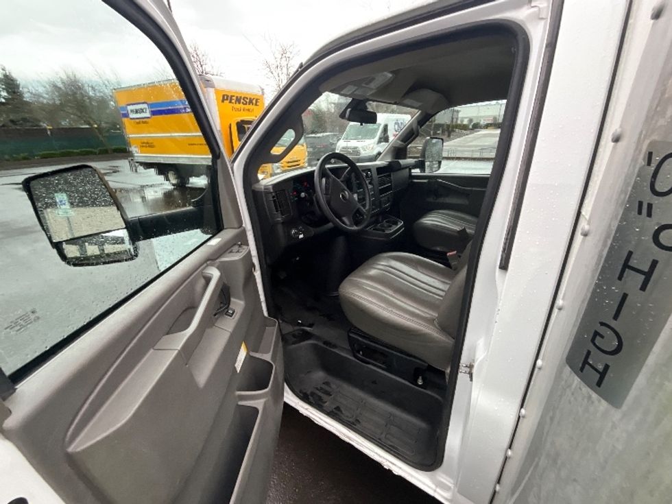 Light Duty Box Truck-Light and Medium Duty Trucks-GMC-2021-Savana G33903-Clackamas-OR-98,454\n\t\tmiles-$ 31,000 - Image 15