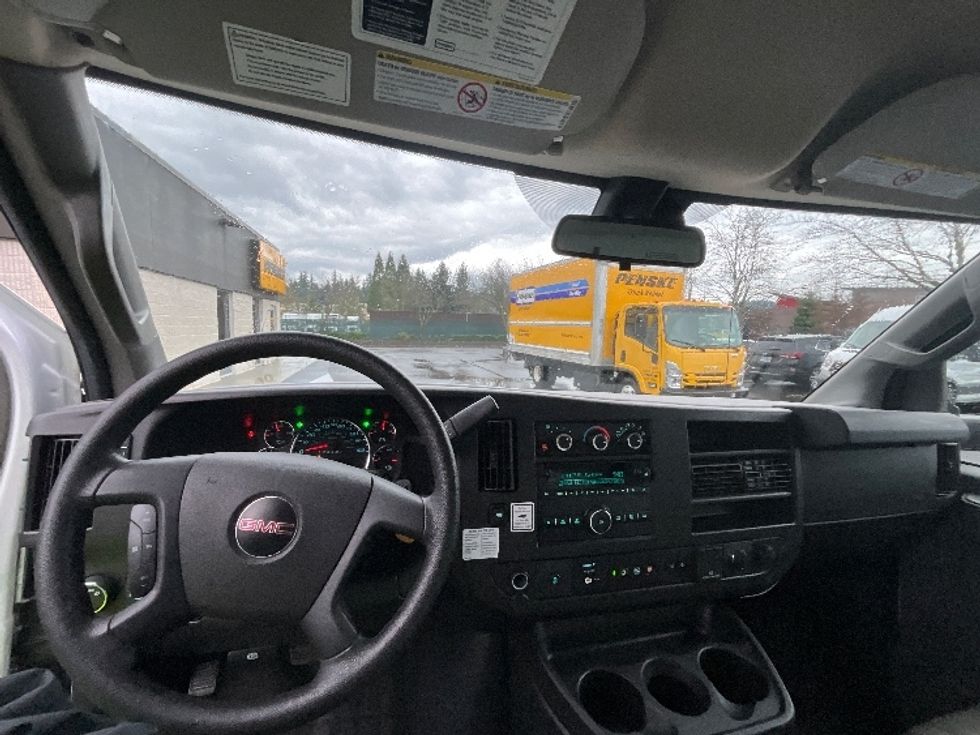 Light Duty Box Truck-Light and Medium Duty Trucks-GMC-2021-Savana G33903-Clackamas-OR-98,454\n\t\tmiles-$ 31,000 - Image 17