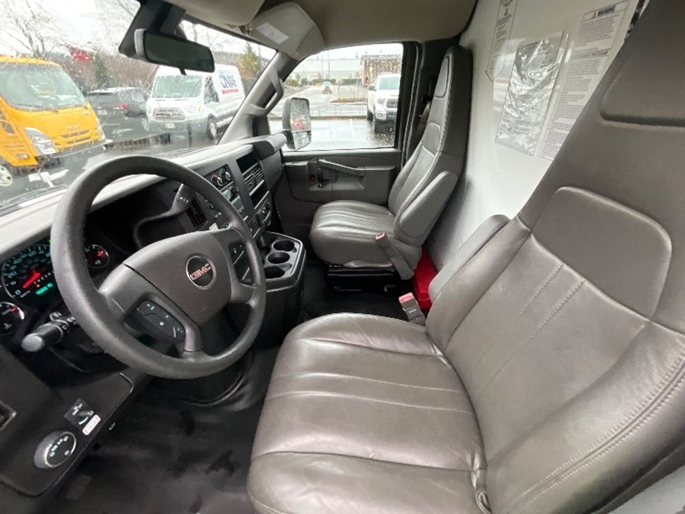 Light Duty Box Truck-Light and Medium Duty Trucks-GMC-2021-Savana G33903-Clackamas-OR-98,454\n\t\tmiles-$ 31,000 - Image 18