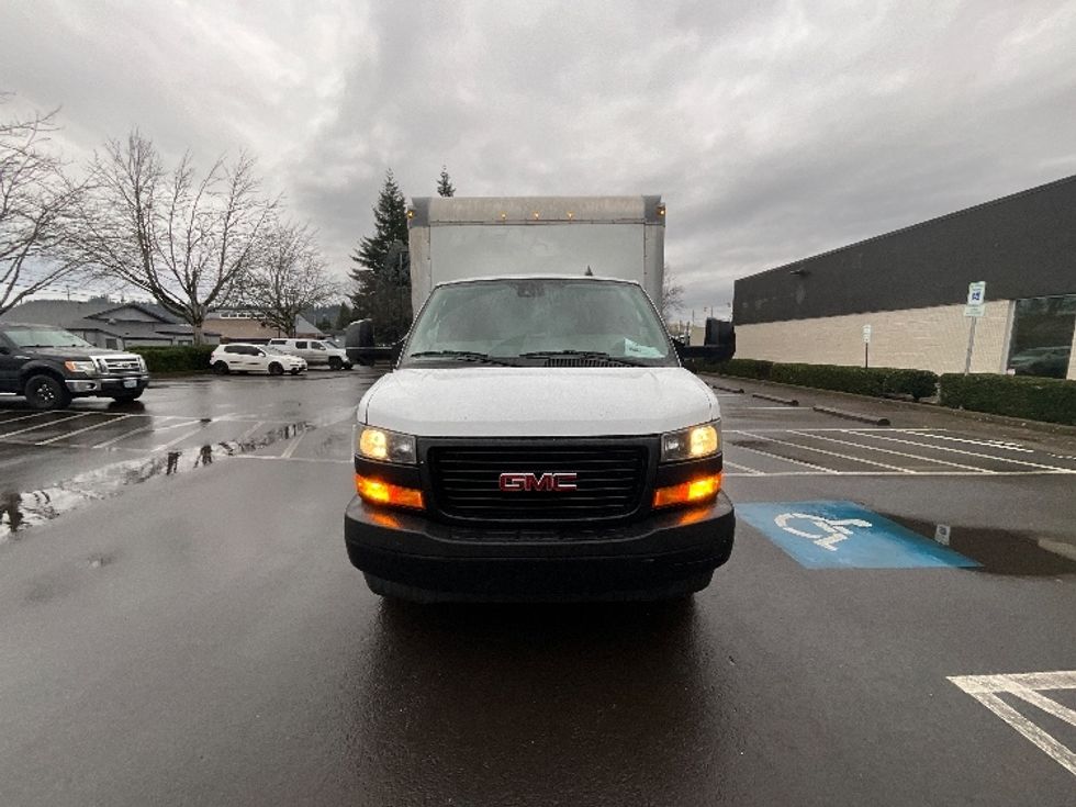 Light Duty Box Truck-Light and Medium Duty Trucks-GMC-2021-Savana G33903-Clackamas-OR-98,454\n\t\tmiles-$ 31,000 - Image 2