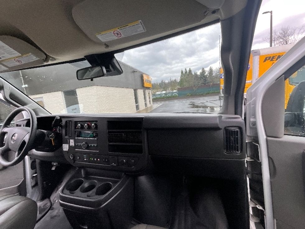 Light Duty Box Truck-Light and Medium Duty Trucks-GMC-2021-Savana G33903-Clackamas-OR-98,454\n\t\tmiles-$ 31,000 - Image 20