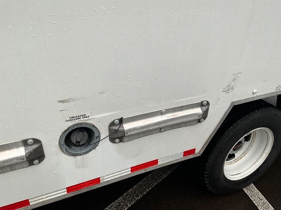 Light Duty Box Truck-Light and Medium Duty Trucks-GMC-2021-Savana G33903-Clackamas-OR-98,454\n\t\tmiles-$ 31,000 - Image 24