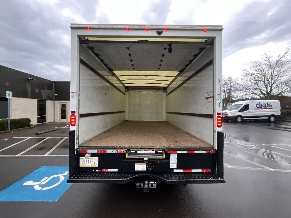 Light Duty Box Truck-Light and Medium Duty Trucks-GMC-2021-Savana G33903-Clackamas-OR-98,454\n\t\tmiles-$ 31,000 - Image 8