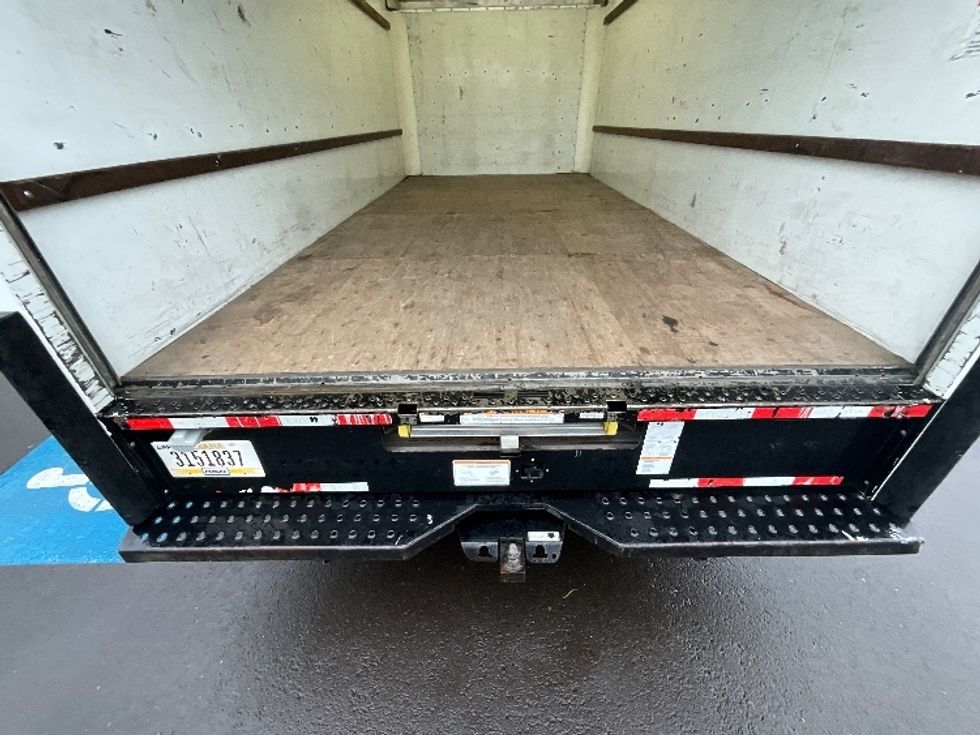 Light Duty Box Truck-Light and Medium Duty Trucks-GMC-2021-Savana G33903-Clackamas-OR-98,454\n\t\tmiles-$ 31,000 - Image 9