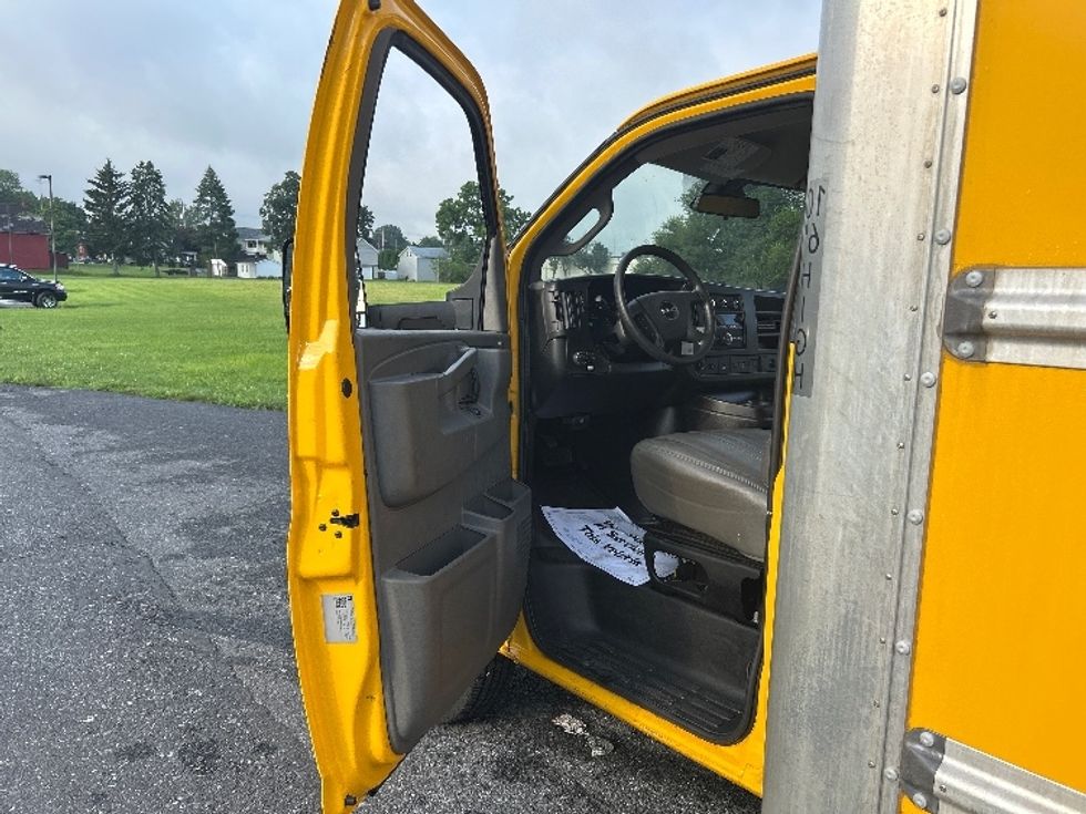 Light Duty Box Truck-Light and Medium Duty Trucks-GMC-2021-Savana G33903-Cleona-PA-86,754\n\t\tmiles-$ 25,750 - Image 16