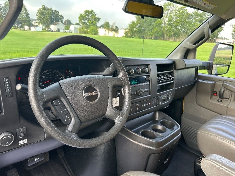 Light Duty Box Truck-Light and Medium Duty Trucks-GMC-2021-Savana G33903-Cleona-PA-86,754\n\t\tmiles-$ 25,750 - Image 17