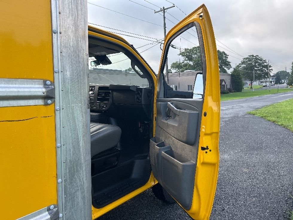 Light Duty Box Truck-Light and Medium Duty Trucks-GMC-2021-Savana G33903-Cleona-PA-86,754\n\t\tmiles-$ 25,750 - Image 20