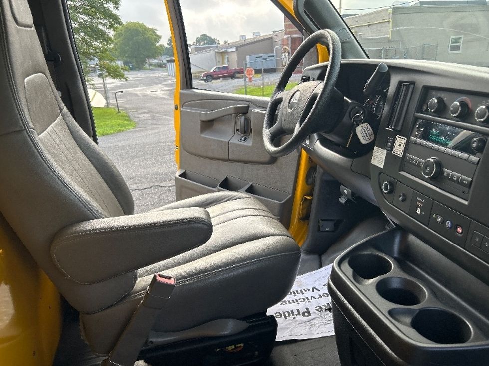 Light Duty Box Truck-Light and Medium Duty Trucks-GMC-2021-Savana G33903-Cleona-PA-86,754\n\t\tmiles-$ 25,750 - Image 22