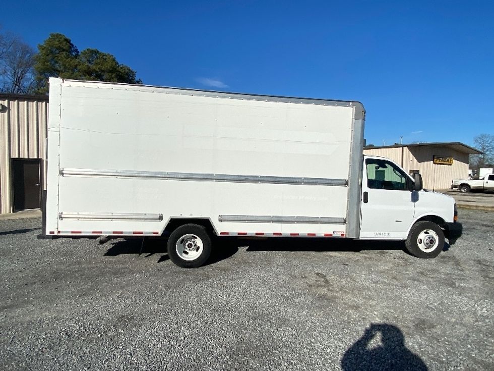 Light Duty Box Truck-Light and Medium Duty Trucks-GMC-2021-Savana G33903-Cleveland-TN-114,916\n\t\tmiles-$ 29,000 - Image 13