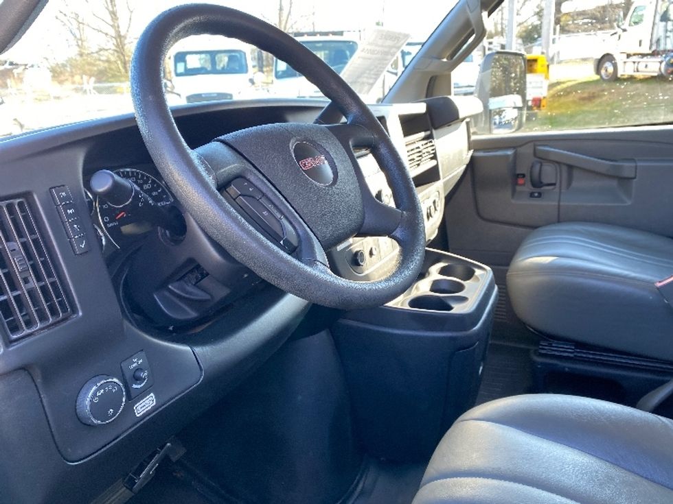 Light Duty Box Truck-Light and Medium Duty Trucks-GMC-2021-Savana G33903-Cleveland-TN-114,916\n\t\tmiles-$ 29,000 - Image 15