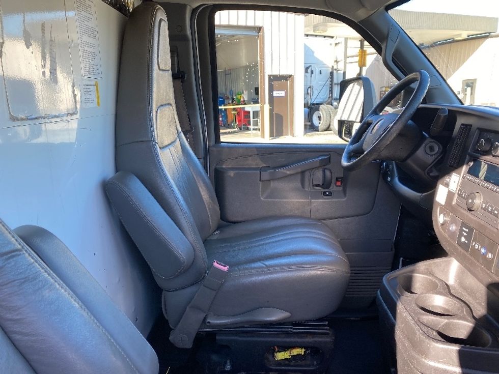 Light Duty Box Truck-Light and Medium Duty Trucks-GMC-2021-Savana G33903-Cleveland-TN-114,916\n\t\tmiles-$ 29,000 - Image 20