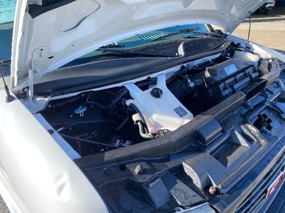 Light Duty Box Truck-Light and Medium Duty Trucks-GMC-2021-Savana G33903-Cleveland-TN-114,916\n\t\tmiles-$ 29,000 - Image 21