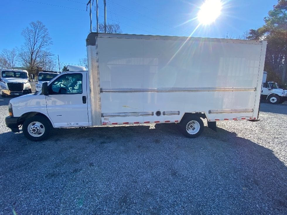 Light Duty Box Truck-Light and Medium Duty Trucks-GMC-2021-Savana G33903-Cleveland-TN-114,916\n\t\tmiles-$ 29,000 - Image 4