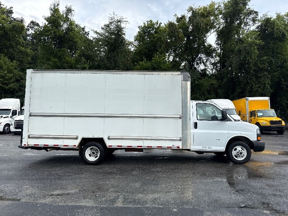 Light Duty Box Truck-Light and Medium Duty Trucks-GMC-2021-Savana G33903-Cleveland-TN-119,276\n\t\tmiles-$ 25,250 - Image 14
