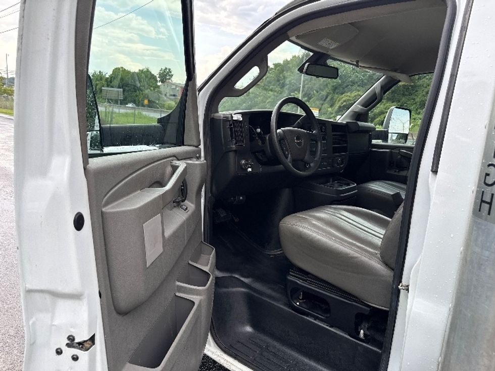 Light Duty Box Truck-Light and Medium Duty Trucks-GMC-2021-Savana G33903-Cleveland-TN-119,276\n\t\tmiles-$ 25,250 - Image 15
