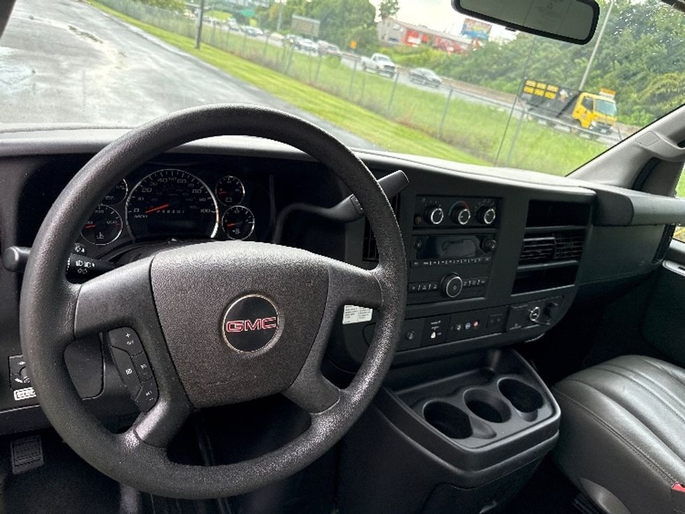 Light Duty Box Truck-Light and Medium Duty Trucks-GMC-2021-Savana G33903-Cleveland-TN-119,276\n\t\tmiles-$ 25,250 - Image 16