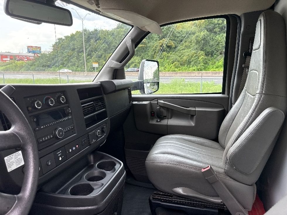 Light Duty Box Truck-Light and Medium Duty Trucks-GMC-2021-Savana G33903-Cleveland-TN-119,276\n\t\tmiles-$ 25,250 - Image 18
