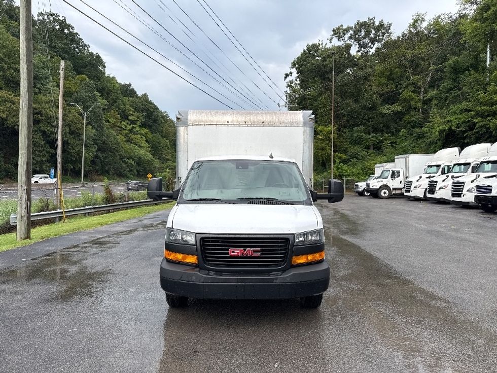 Light Duty Box Truck-Light and Medium Duty Trucks-GMC-2021-Savana G33903-Cleveland-TN-119,276\n\t\tmiles-$ 25,250 - Image 2