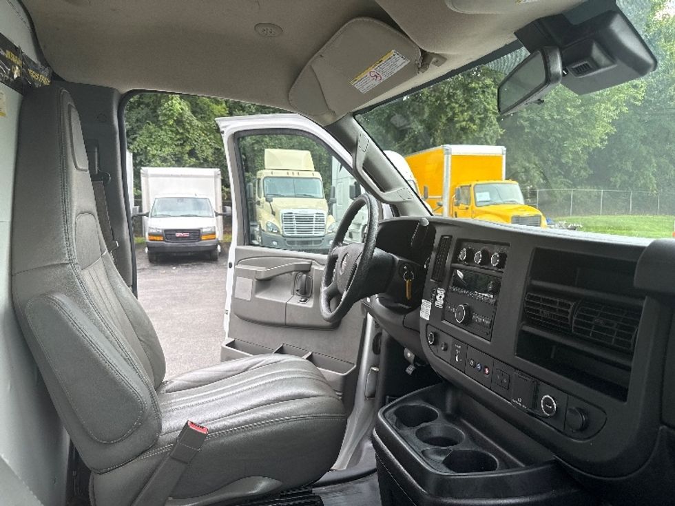 Light Duty Box Truck-Light and Medium Duty Trucks-GMC-2021-Savana G33903-Cleveland-TN-119,276\n\t\tmiles-$ 25,250 - Image 21