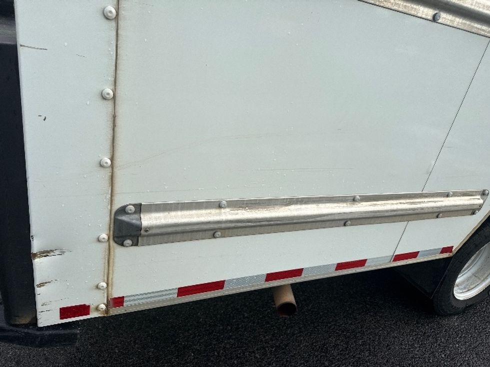 Light Duty Box Truck-Light and Medium Duty Trucks-GMC-2021-Savana G33903-Cleveland-TN-119,276\n\t\tmiles-$ 25,250 - Image 26