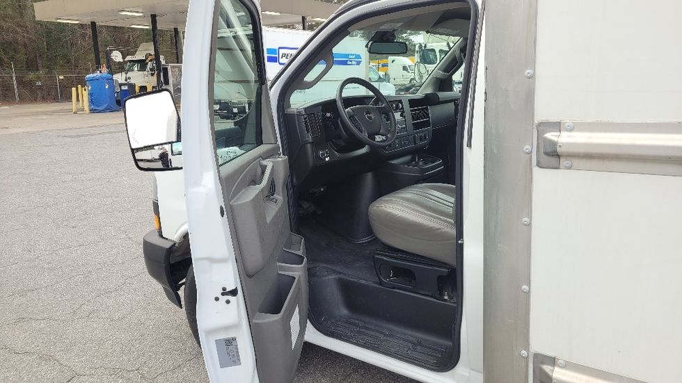 Light Duty Box Truck-Light and Medium Duty Trucks-GMC-2021-Savana G33903-Columbus-GA-68,431\n\t\tmiles-$ 37,500 - Image 16