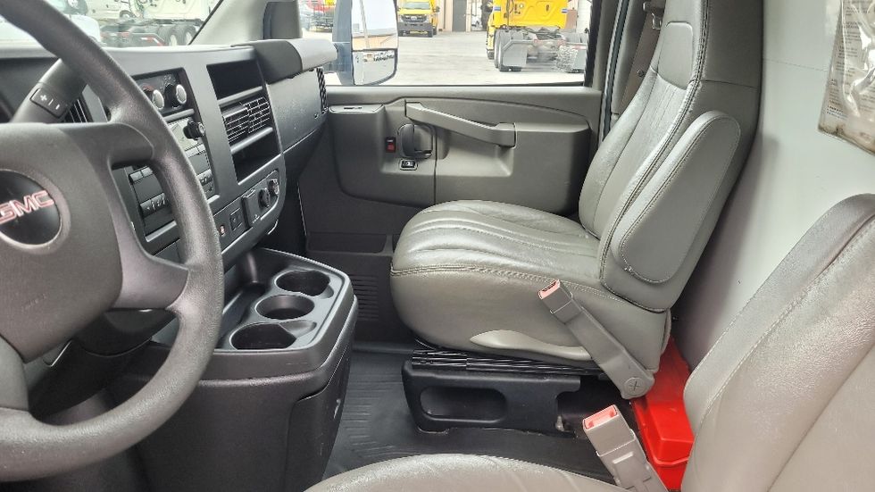 Light Duty Box Truck-Light and Medium Duty Trucks-GMC-2021-Savana G33903-Columbus-GA-68,431\n\t\tmiles-$ 37,500 - Image 19