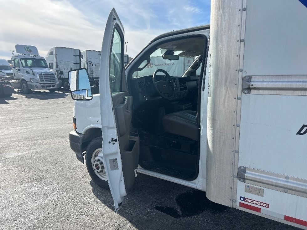 Light Duty Box Truck-Light and Medium Duty Trucks-GMC-2021-Savana G33903-Columbus-OH-104,628\n\t\tmiles-$ 28,000 - Image 16