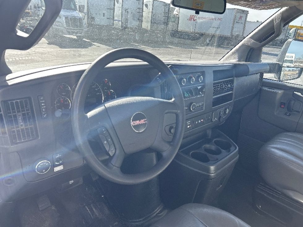 Light Duty Box Truck-Light and Medium Duty Trucks-GMC-2021-Savana G33903-Columbus-OH-104,628\n\t\tmiles-$ 28,000 - Image 17