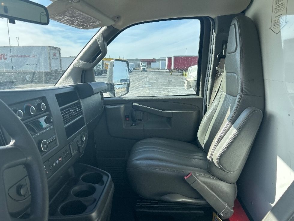 Light Duty Box Truck-Light and Medium Duty Trucks-GMC-2021-Savana G33903-Columbus-OH-104,628\n\t\tmiles-$ 28,000 - Image 19