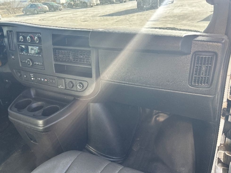 Light Duty Box Truck-Light and Medium Duty Trucks-GMC-2021-Savana G33903-Columbus-OH-104,628\n\t\tmiles-$ 28,000 - Image 21