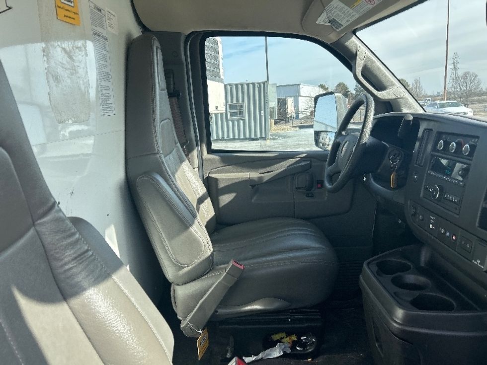 Light Duty Box Truck-Light and Medium Duty Trucks-GMC-2021-Savana G33903-Columbus-OH-104,628\n\t\tmiles-$ 28,000 - Image 22