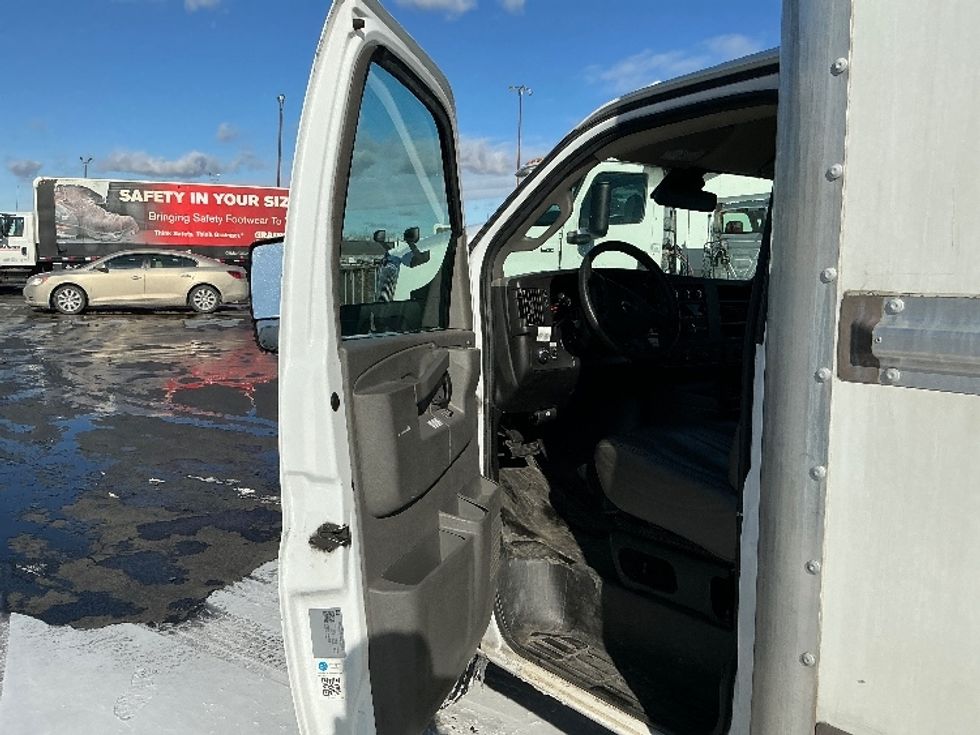 Light Duty Box Truck-Light and Medium Duty Trucks-GMC-2021-Savana G33903-Columbus-OH-105,636\n\t\tmiles-$ 28,000 - Image 16