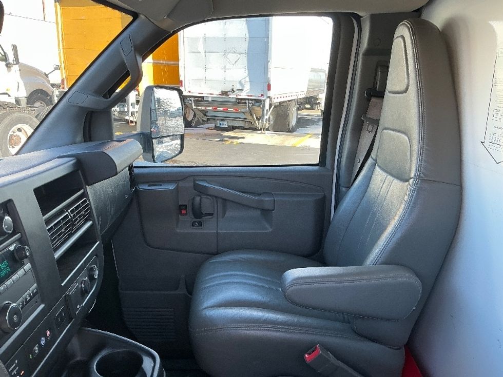 Light Duty Box Truck-Light and Medium Duty Trucks-GMC-2021-Savana G33903-Columbus-OH-105,636\n\t\tmiles-$ 28,000 - Image 19